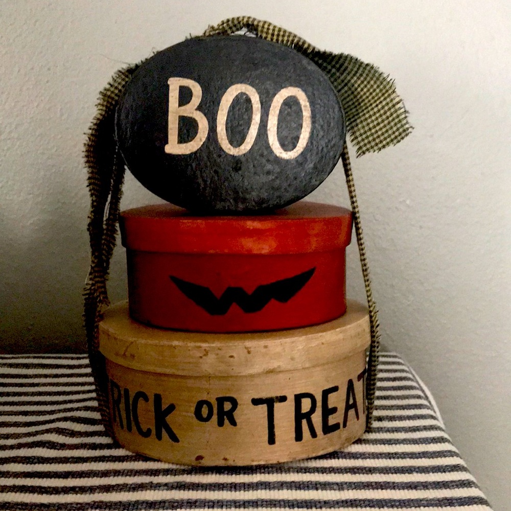 Primitive stackable Halloween boxes